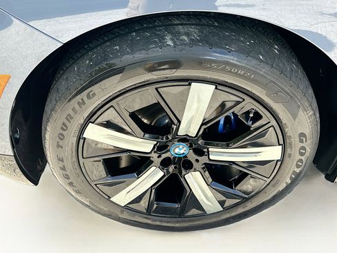 Used 2024 BMW iX xDrive50 w/ Premium Package AWD/4WD image 34