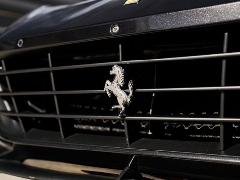 Used 2018 Ferrari GTC4Lusso image 7