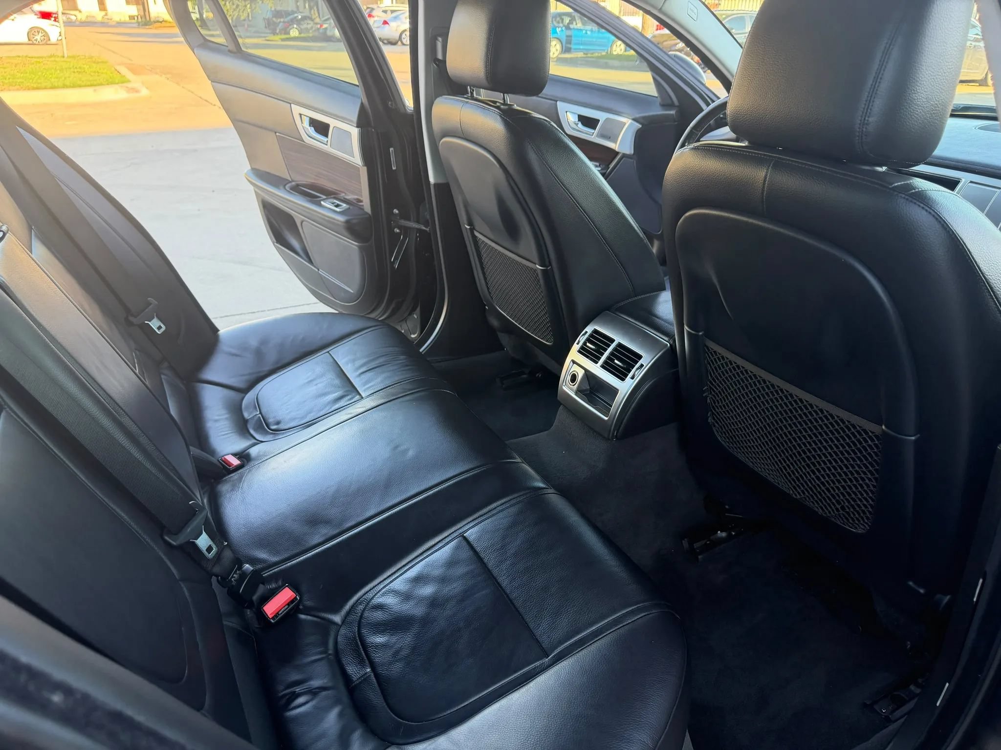 Used 2014 Jaguar XF RWD image 13