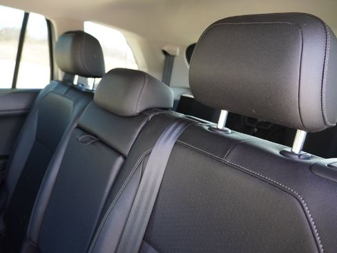 Used 2020 Volkswagen Tiguan SE image 31