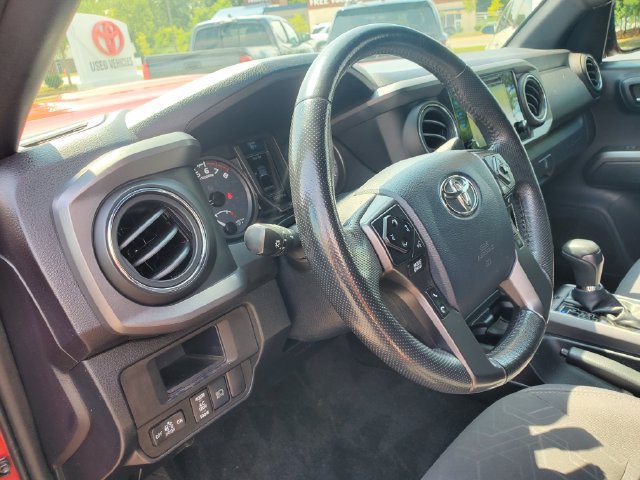 Used 2019 Toyota Tacoma TRD Sport AWD/4WD image 17