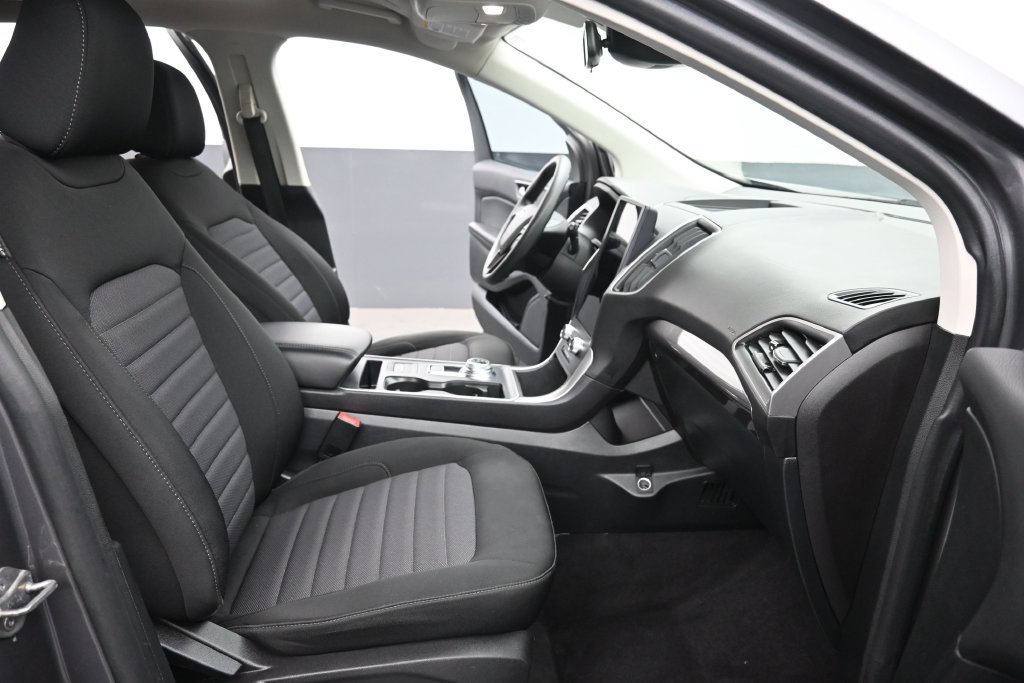 Used 2024 Ford Edge SE w/ Black Appearance Package AWD/4WD image 4