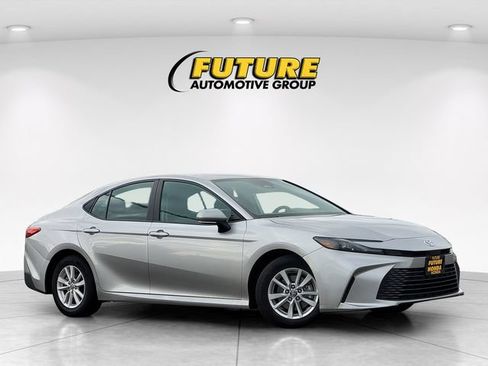 Used 2025 Toyota Camry LE FWD image 1