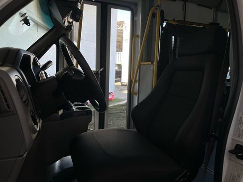 Used 2016 Ford E-350 and Econoline 350 Super Duty image 14