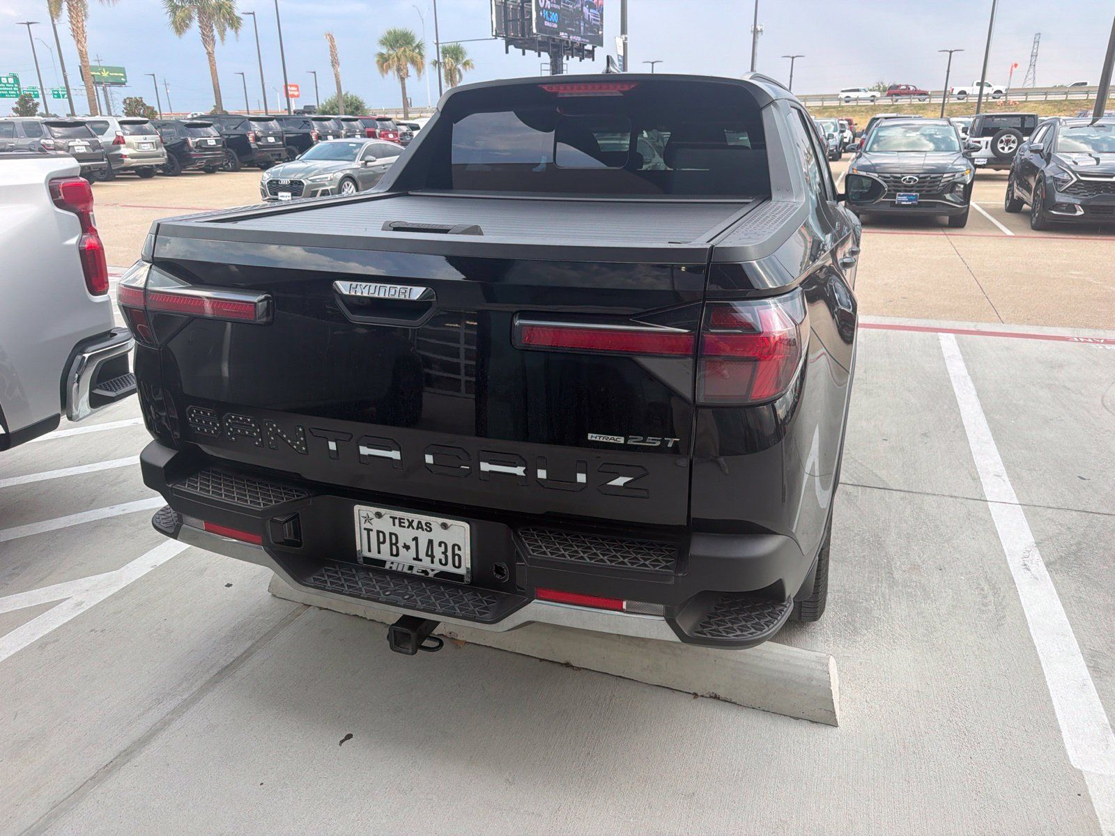 Used 2023 Hyundai Santa Cruz Limited w/ Cargo Package AWD/4WD image 6