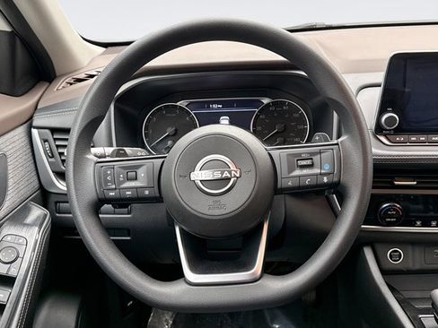 Used 2023 Nissan Rogue SV image 12