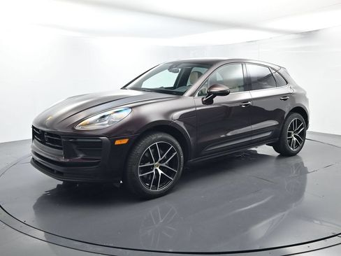 Certified 2025 Porsche Macan AWD/4WD image 1