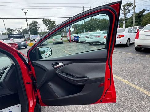 Used 2012 Ford Focus SE FWD image 12
