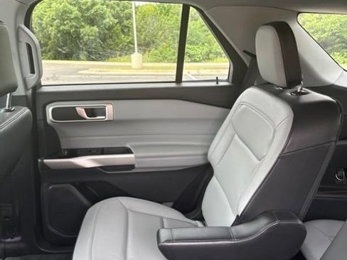 Used 2021 Ford Explorer XLT w/ Equipment Group 202A AWD/4WD image 7
