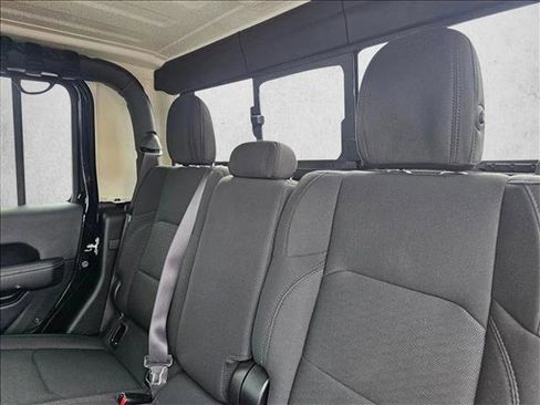 Used 2020 Jeep Gladiator Overland image 11