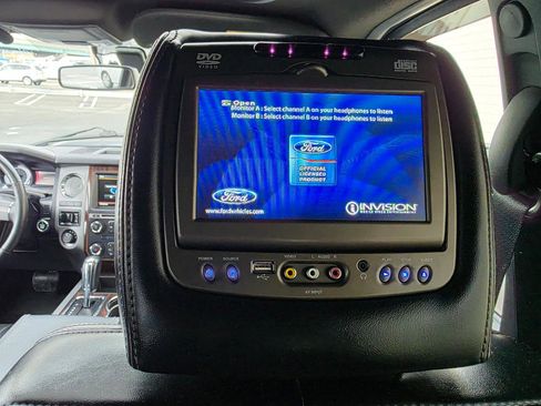 Used 2015 Ford Expedition EL Platinum image 18