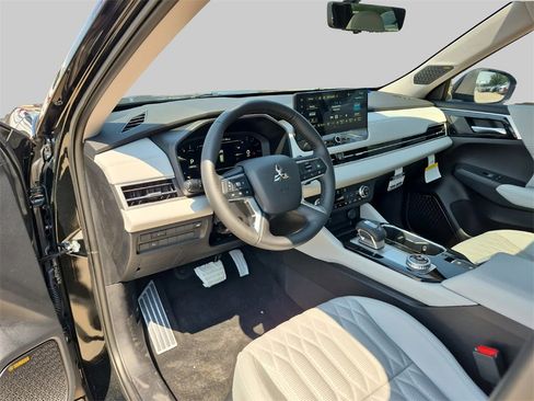 New 2025 Mitsubishi Outlander SEL image 9