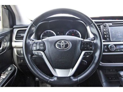 Used 2018 Toyota Highlander Limited image 15