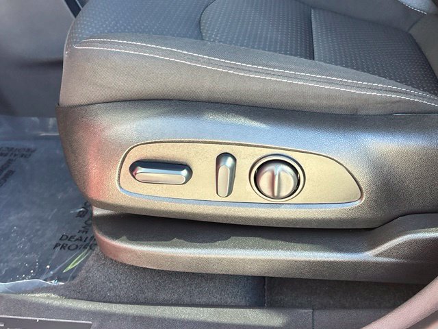 Used 2024 GMC Terrain SLE w/ Driver Convenience Package FWD image 15