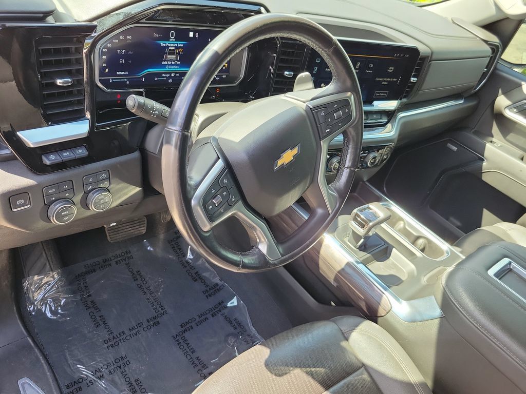 Used 2022 Chevrolet Silverado 1500 LTZ w/ Technology Package AWD/4WD image 23
