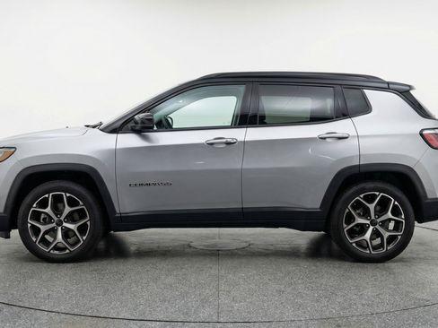 Used 2025 Jeep Compass Limited image 5