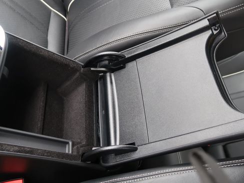 Used 2019 Jaguar XJ R-Sport image 28