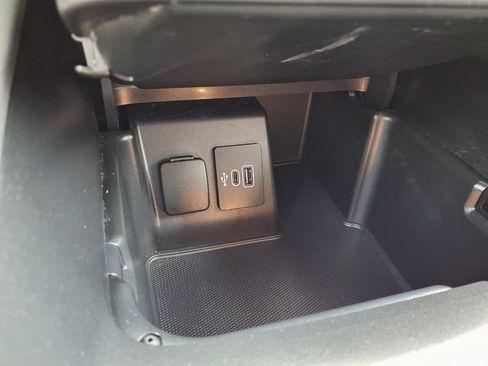 Used 2025 Ford Explorer Active RWD image 12