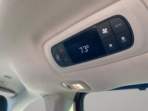 Used 2023 Chrysler Pacifica Touring-L image 37