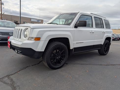 Used 2015 Jeep Patriot Latitude w/ Sun/Sound Group image 18