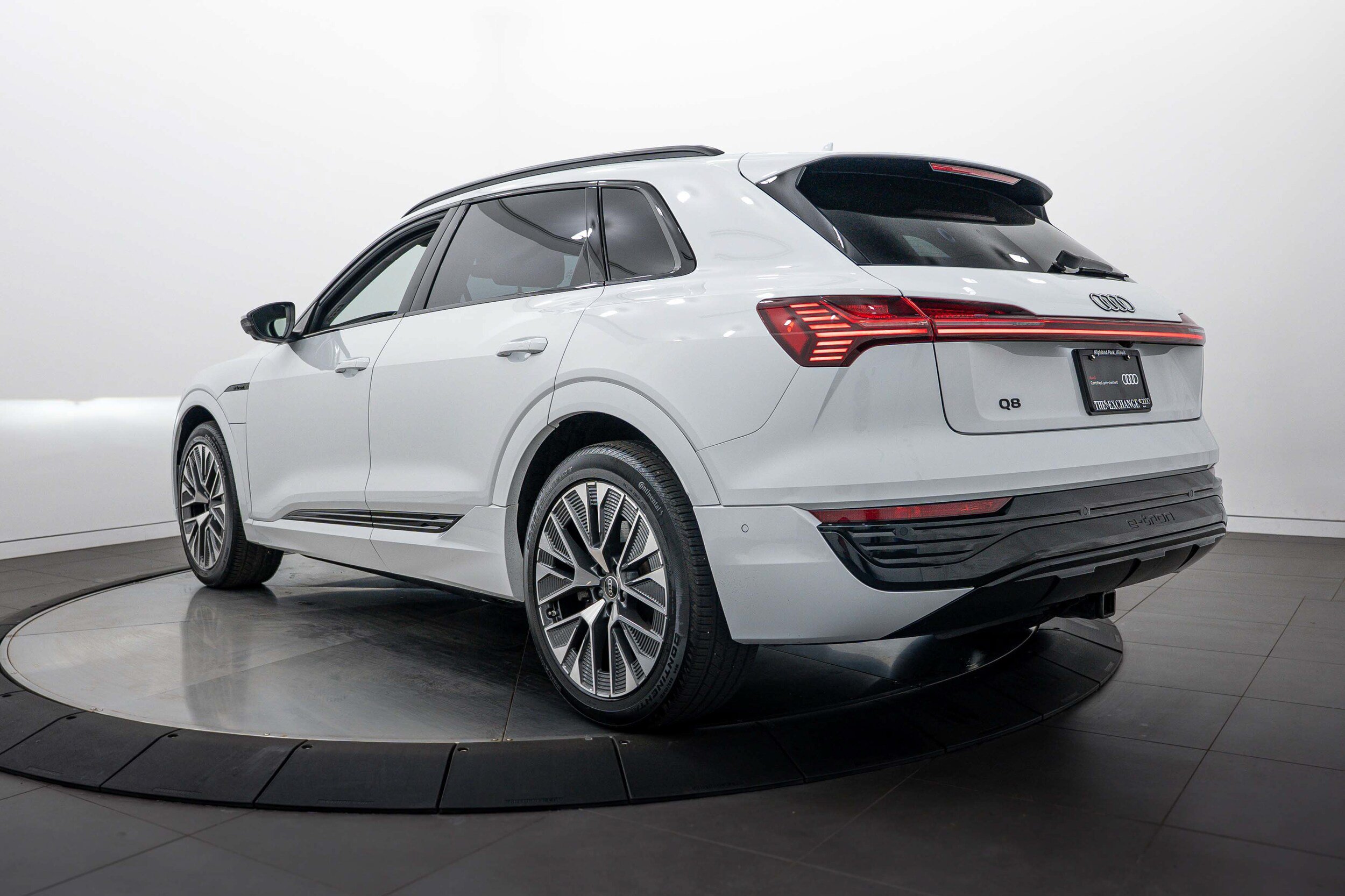 Used 2024 Audi Q8 e-tron Premium Plus AWD/4WD image 5