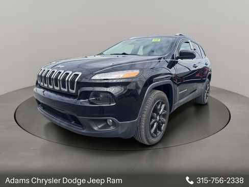 Used 2018 Jeep Cherokee Latitude Plus w/ Comfort/Convenience Group AWD/4WD image 3