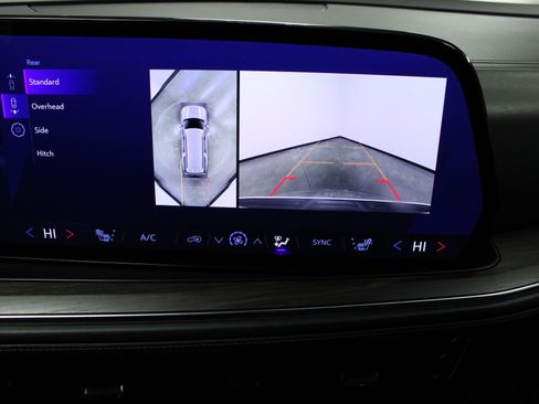 Used 2025 Chevrolet Suburban Z71 image 30