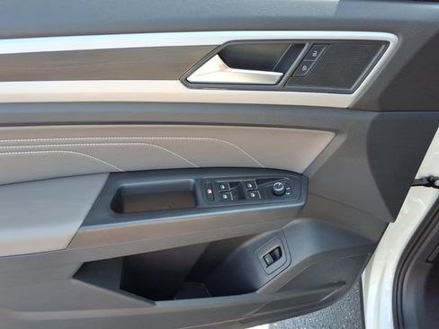 Used 2022 Volkswagen Atlas SE FWD image 3