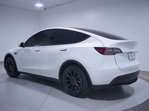 Used 2023 Tesla Model Y Long Range image 3