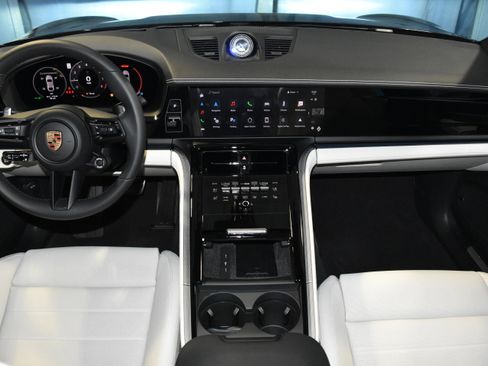 New 2025 Porsche Panamera 4 image 9