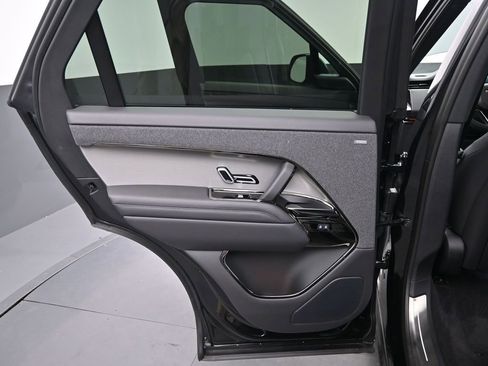 Used 2024 Land Rover Range Rover Sport Dynamic SE image 16