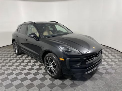 Used 2025 Porsche Macan image 9