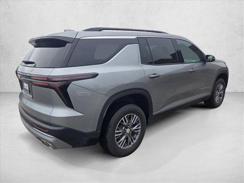 Used 2026 Chevrolet Traverse LT FWD image 5