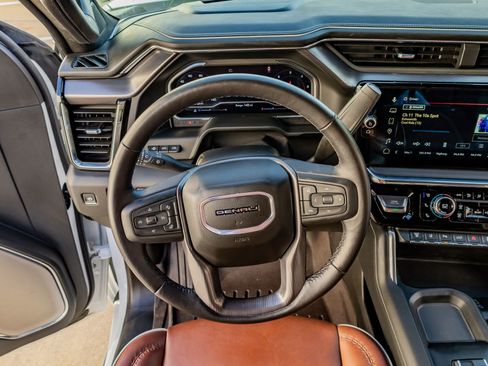 Used 2025 GMC Sierra 2500 Denali Ultimate image 19