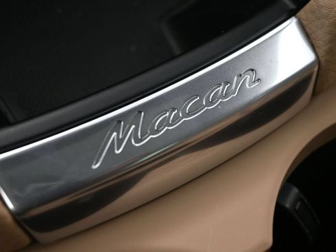 Certified 2026 Porsche Macan AWD/4WD image 18