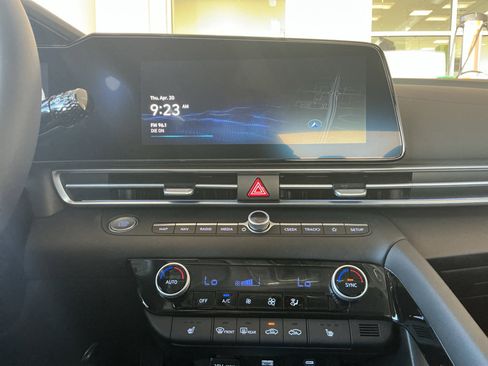 New 2026 Hyundai Elantra Limited FWD image 18
