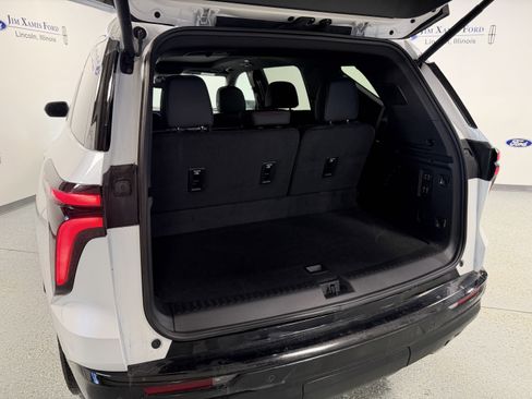 Used 2024 Chevrolet Traverse RS image 27