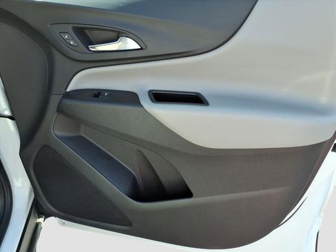 Used 2023 Chevrolet Equinox LT image 16