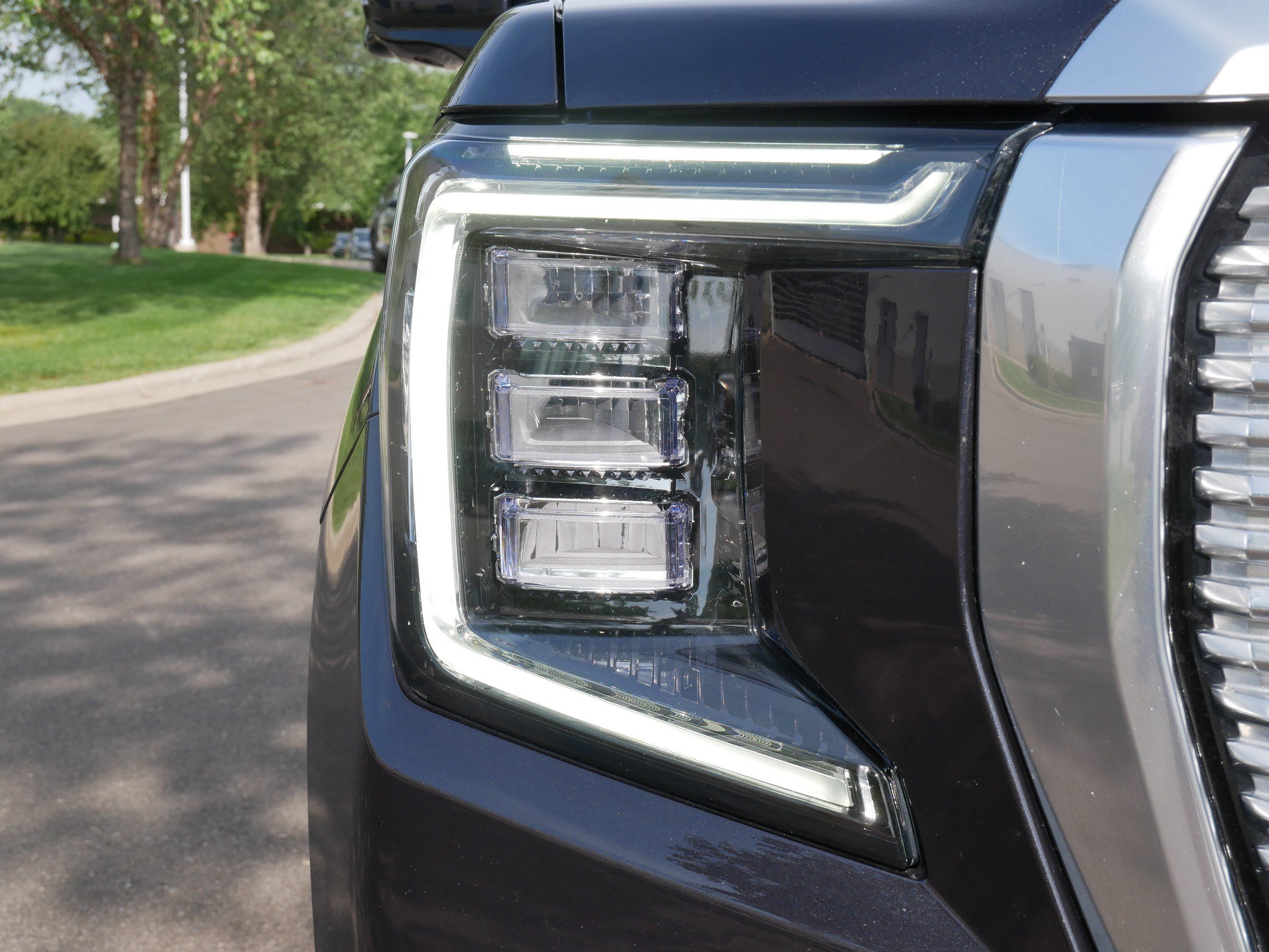Used 2024 GMC Yukon XL Denali AWD/4WD image 16