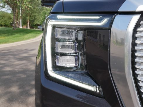 Used 2024 GMC Yukon XL Denali AWD/4WD image 16