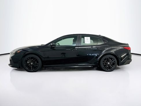 Used 2025 Toyota Camry SE FWD image 4