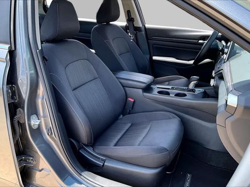 Used 2025 Nissan Altima 2.5 SV FWD image 8