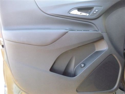 Used 2024 Chevrolet Equinox LT image 16