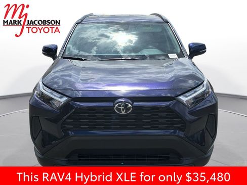 Used 2025 Toyota RAV4 XLE image 3