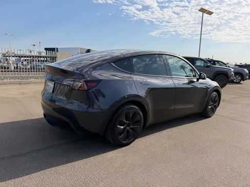 Used 2024 Tesla Model Y Long Range AWD/4WD image 6