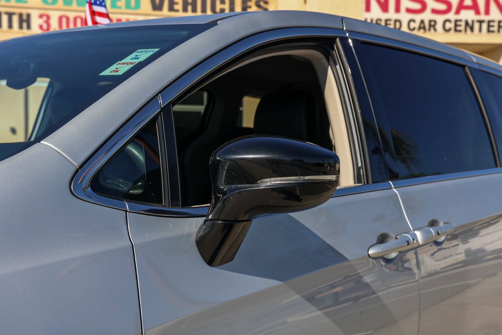 Used 2024 Chrysler Pacifica Touring-L FWD image 13