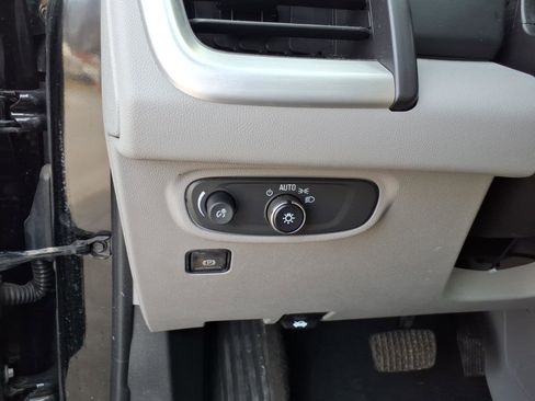 Used 2022 GMC Terrain SLE image 15