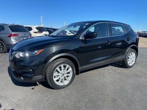 Used 2022 Nissan Rogue Sport S image 6