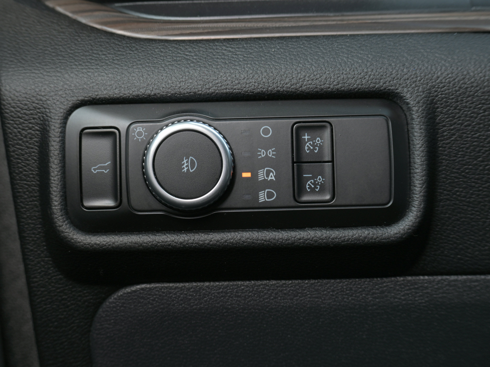 Used 2023 Ford Explorer Limited AWD/4WD image 25