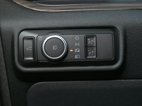Used 2023 Ford Explorer Limited AWD/4WD image 25